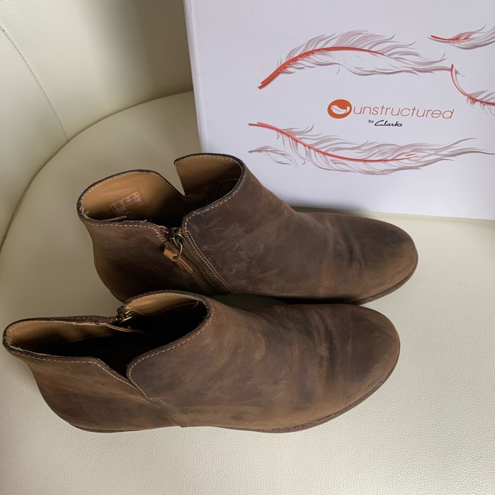 Unstructured Clark’s Booties - Picture 2 of 2